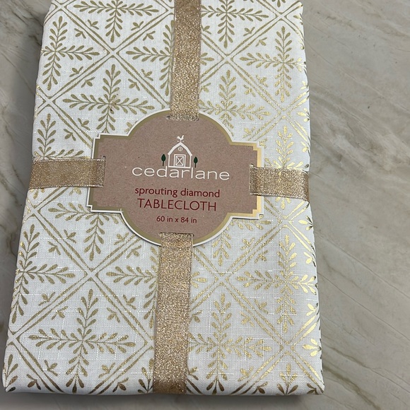 60” x 84” Metallic Tablecloth by Cedar Lane: Sprouting Diamond - Picture 2 of 7